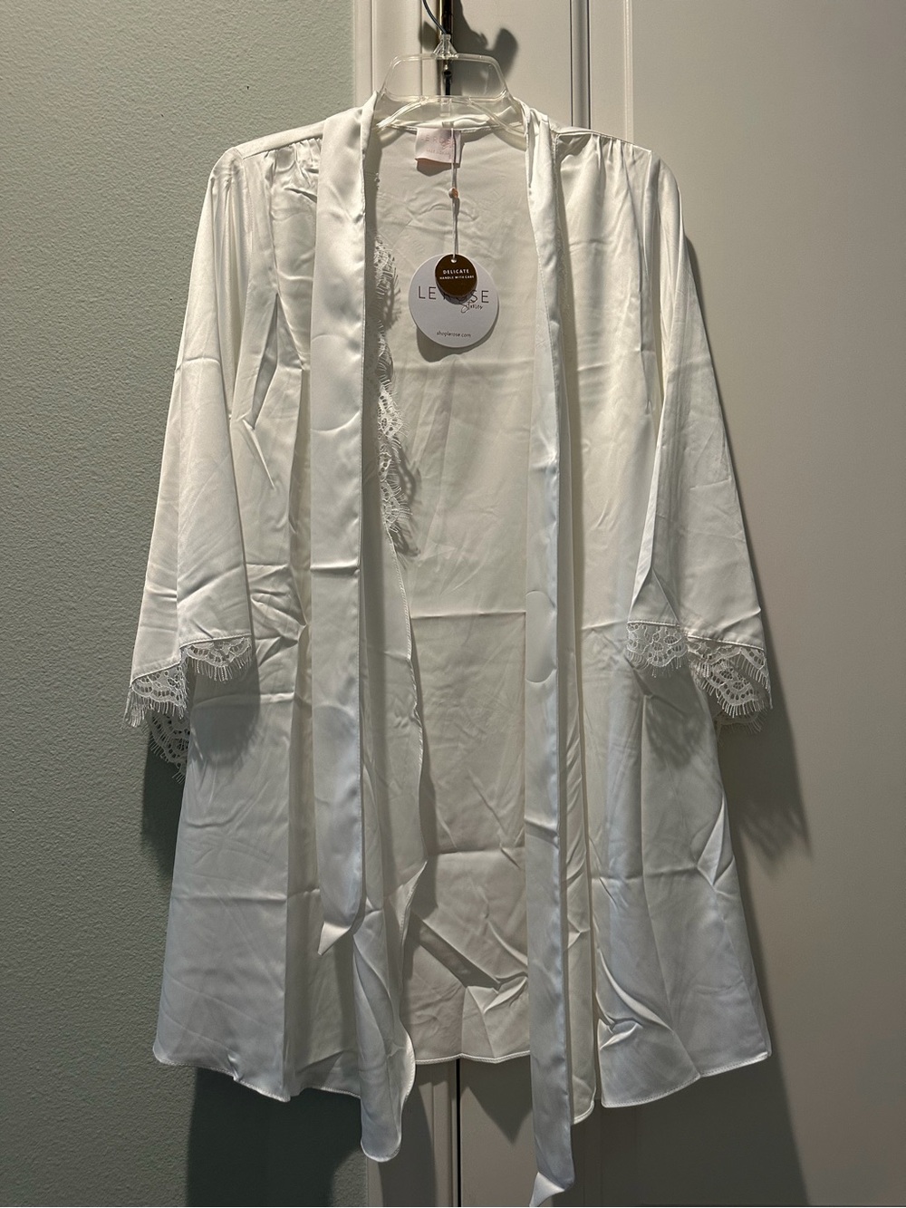 Le Rose Stories White Satin Robe, S/M
